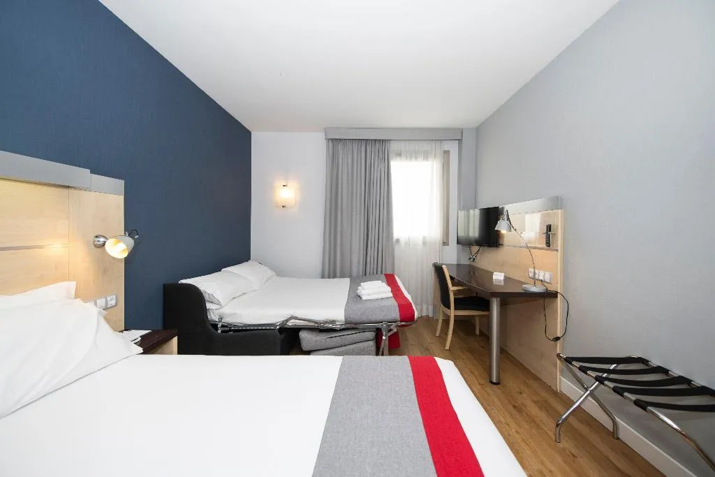 DOUBLE QUEEN SIZE BED Room, Holiday Inn Express Molins de Rei, Barcelona