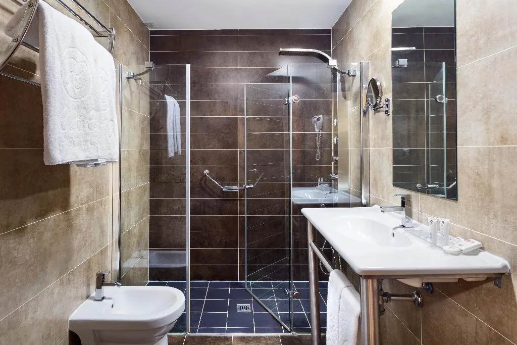 JUNIOR SUITE STANDARD Room, Exe Doña Carlota, Madrid