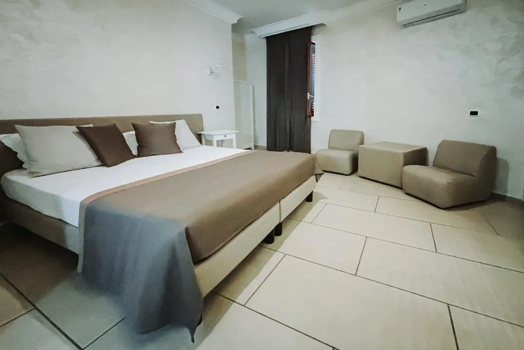 JUNIOR SUITE WITH JACUZZI Room, Bee Queen Hotel, Naples