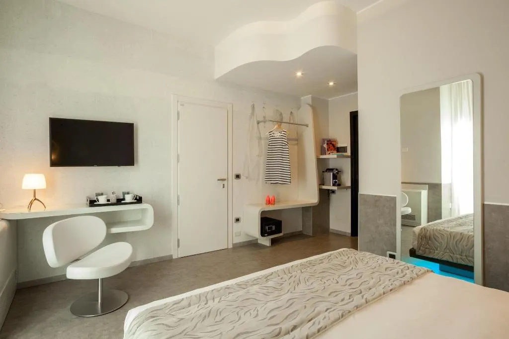 Room, Montenapoleone Suites, Milan