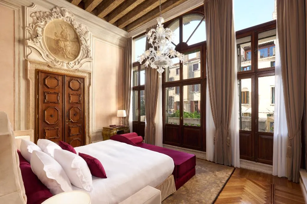 JUNIOR SUITE STANDARD Room, Palazzo Giovanelli e Gran Canal, Venice