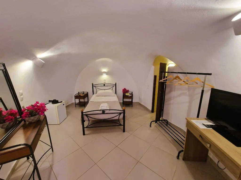 SINGLE ECONOMY Room, Kykladonisia Traditional Settlement, Santorini