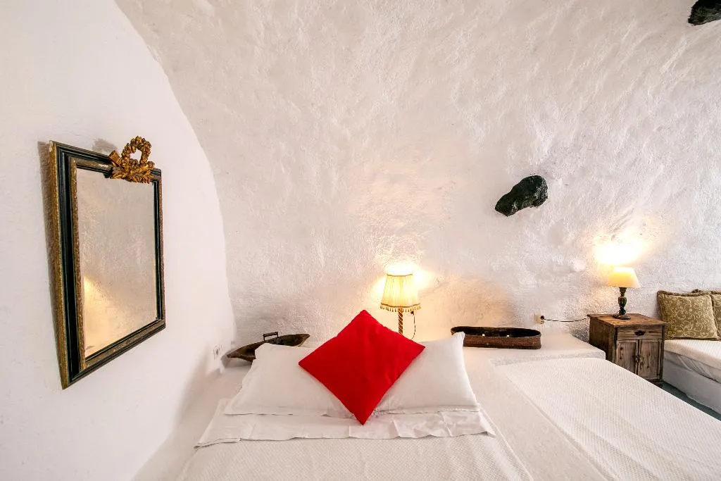 FAMILY ROOM STANDARD Room, Alexander's Suites, Santorini
