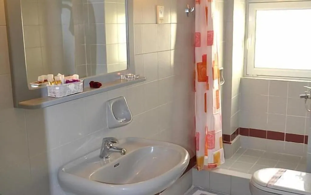 Room, Futura, Crete