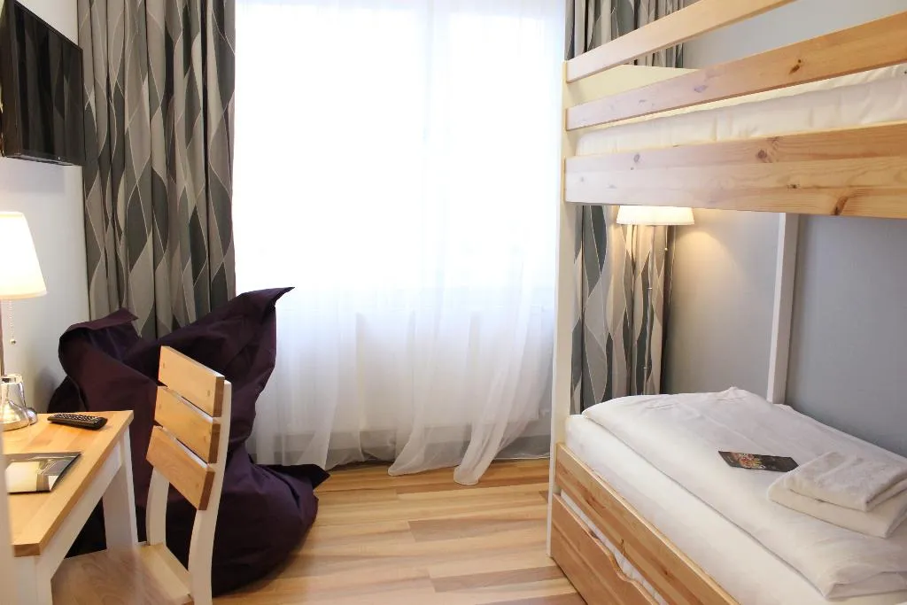 TWIN BUNK BED Room, Hotel Luetzow, Berlin