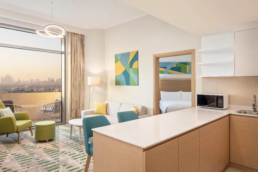 SUITE SMOKING PREMIUM Room, Holiday Inn Hotel & Suites Dubai Science Park, Dubai