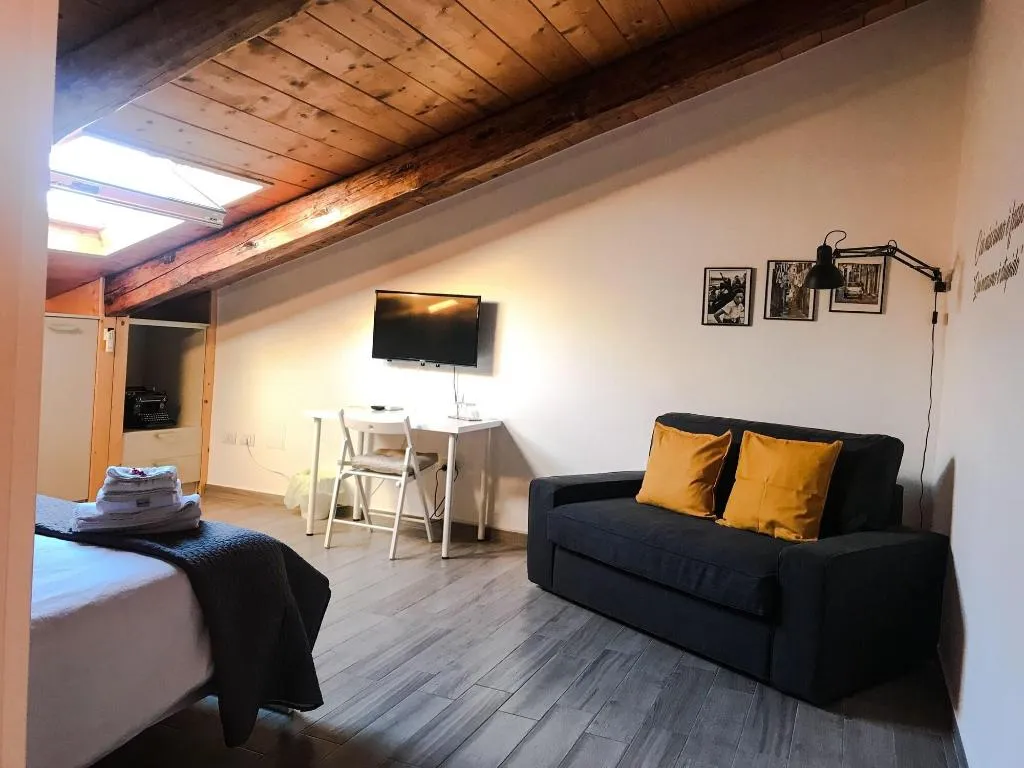 Room, Na Bona Nuttata, Naples