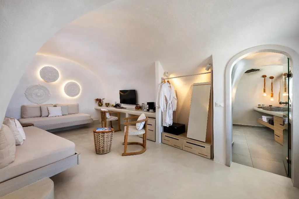 SUITE WITH JACUZZI Room, Athina Luxury Suites, Santorini
