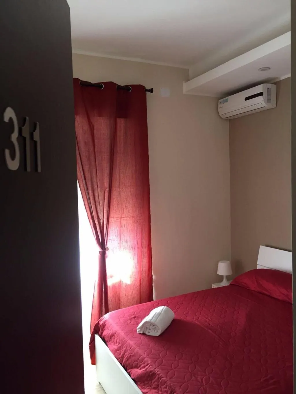 Room, B B Metropolitan, Naples