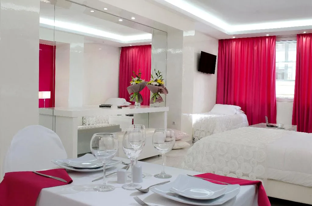 SUITE WITH JACUZZI Room, Athens Status Suites, Athens