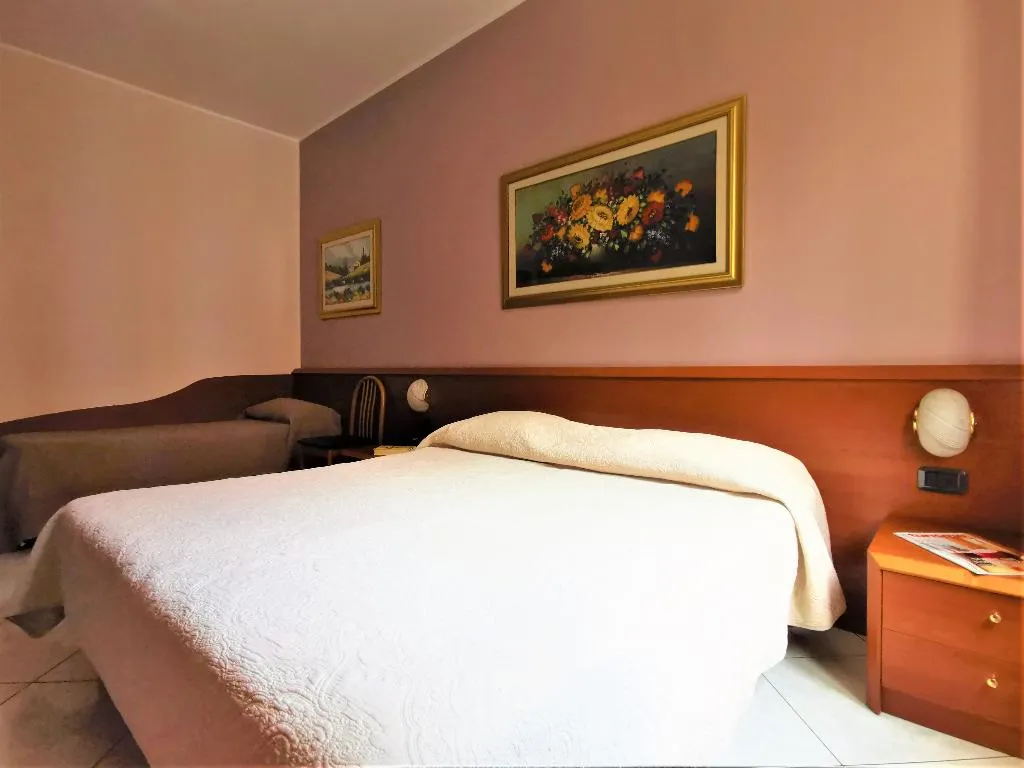 TRIPLE STANDARD Room, Hotel Venini, Milan
