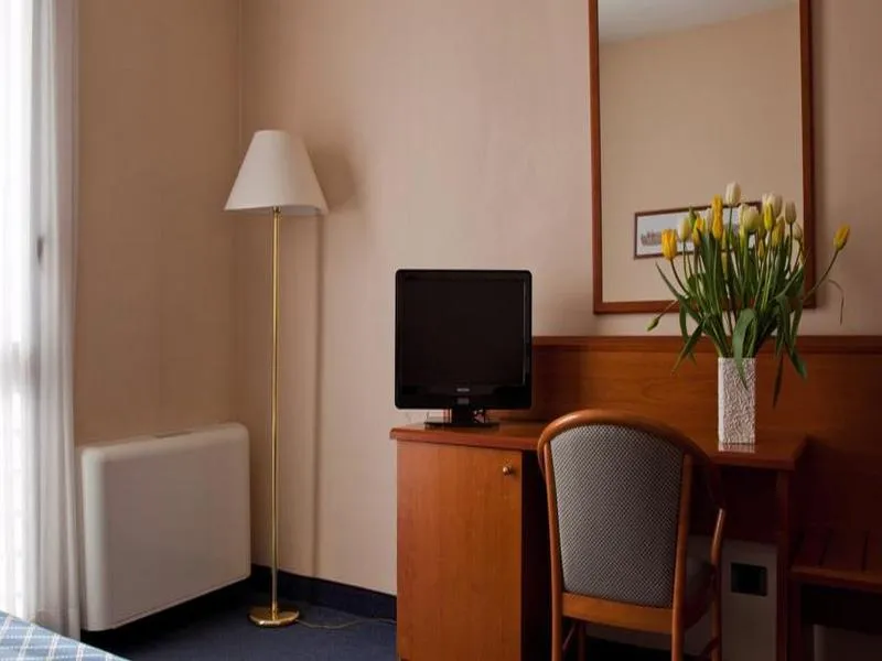 Room, Zone, Rome