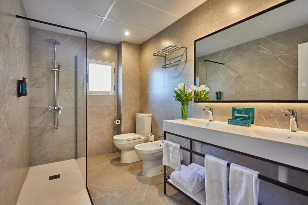 FAMILY ROOM STANDARD Room, Silken Turcosa 3* Sup, Valencia
