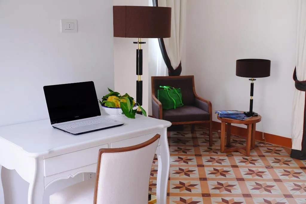 Room, Amalfi Luxury House, Naples