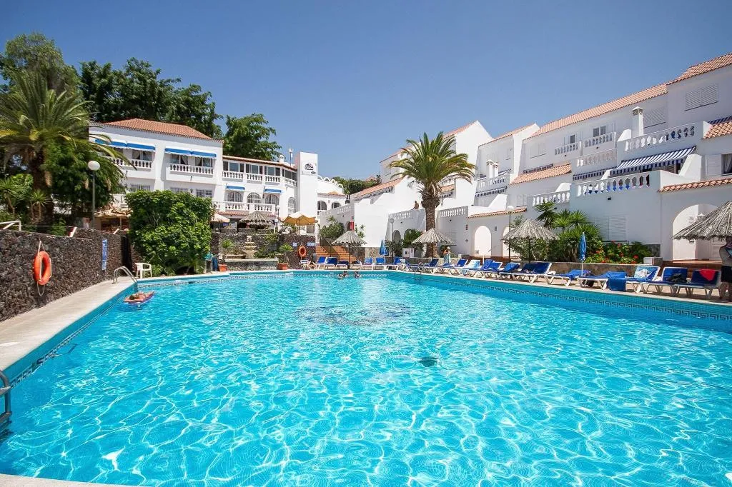 Sports and Entertainment, Los Claveles, Tenerife
