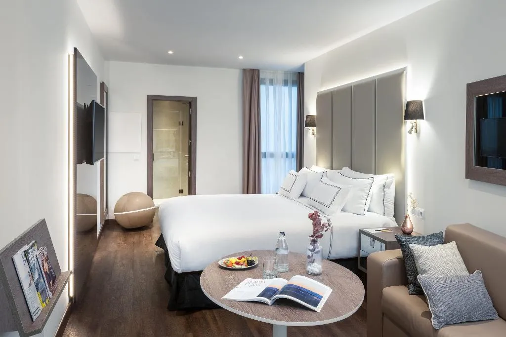 FAMILY ROOM STANDARD Room, Melia Madrid Serrano, Madrid