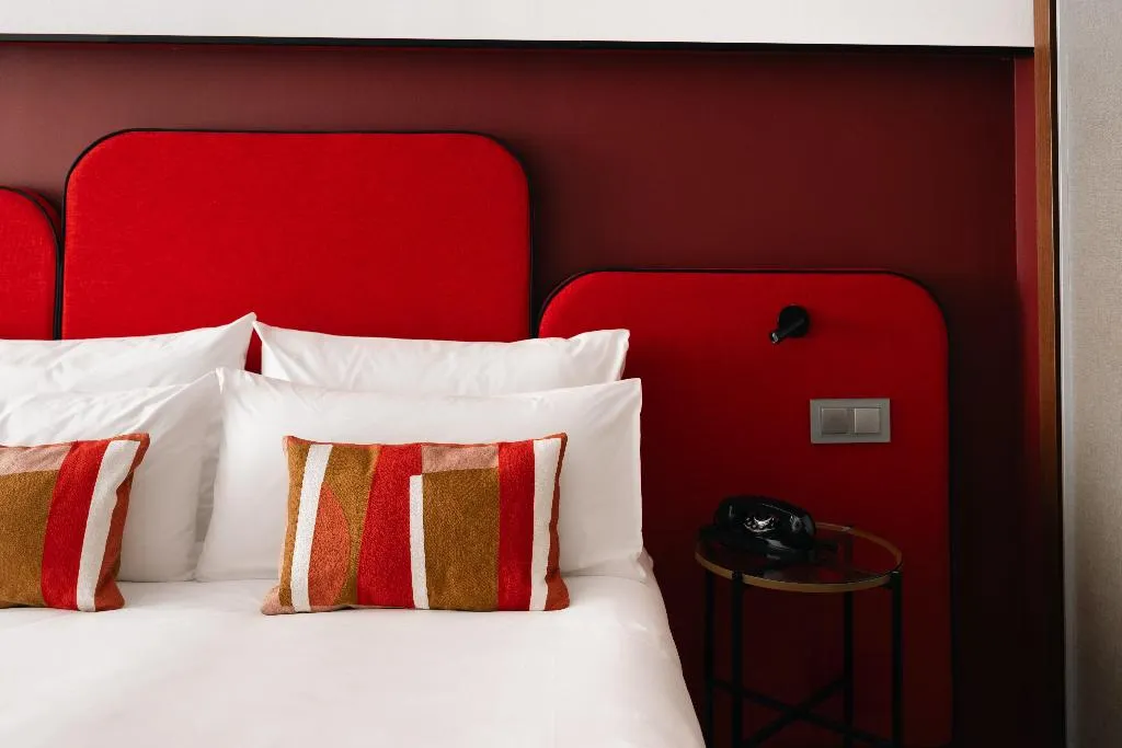 DOUBLE KING SIZE BED Room, Hotel Indigo Barcelona Plaza Espana, Barcelona
