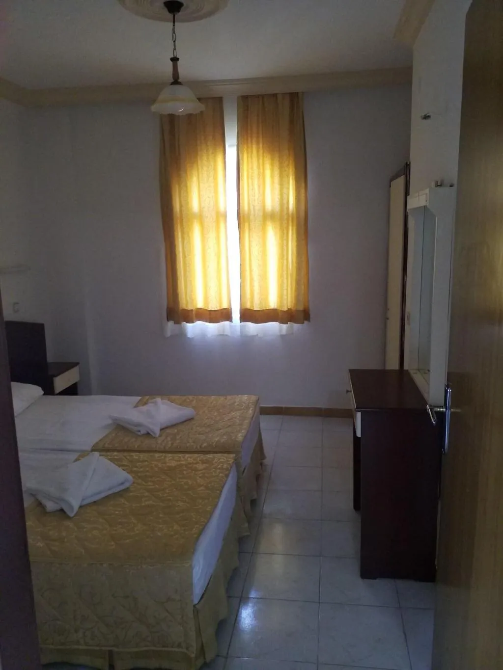Room, Kamelya, Dalaman