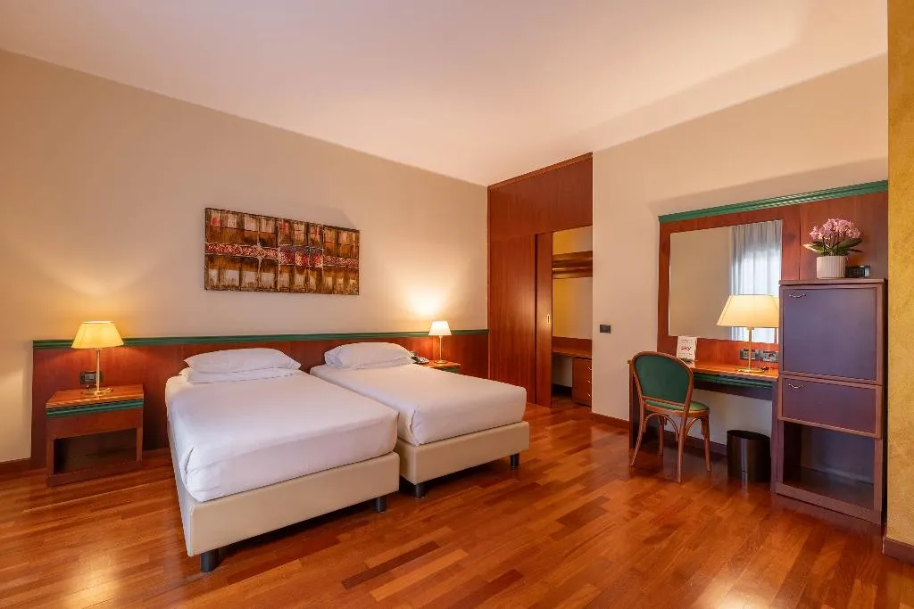 TWIN STANDARD Room, Hotel Raffaello, Milan