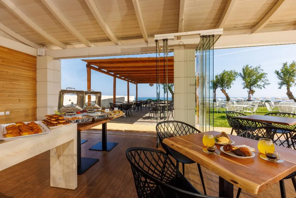 Bar, Malia Bay Beach Hotel & Bungalows, Crete