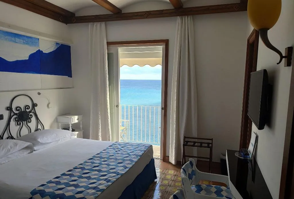 Room, Taverna Del Capitano, Naples