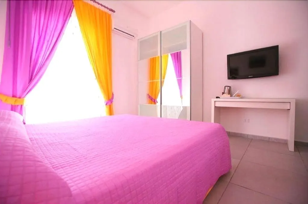 Room, Megaride Santa Lucia, Naples