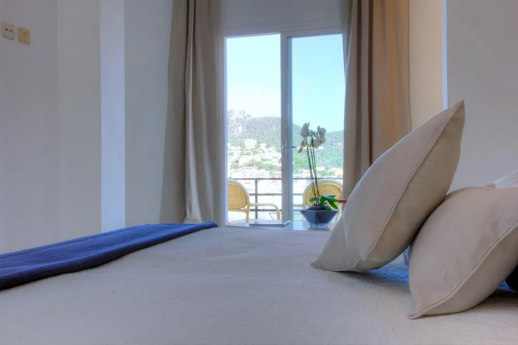 Room, Brisamar Affiliated by Fergus, Majorca