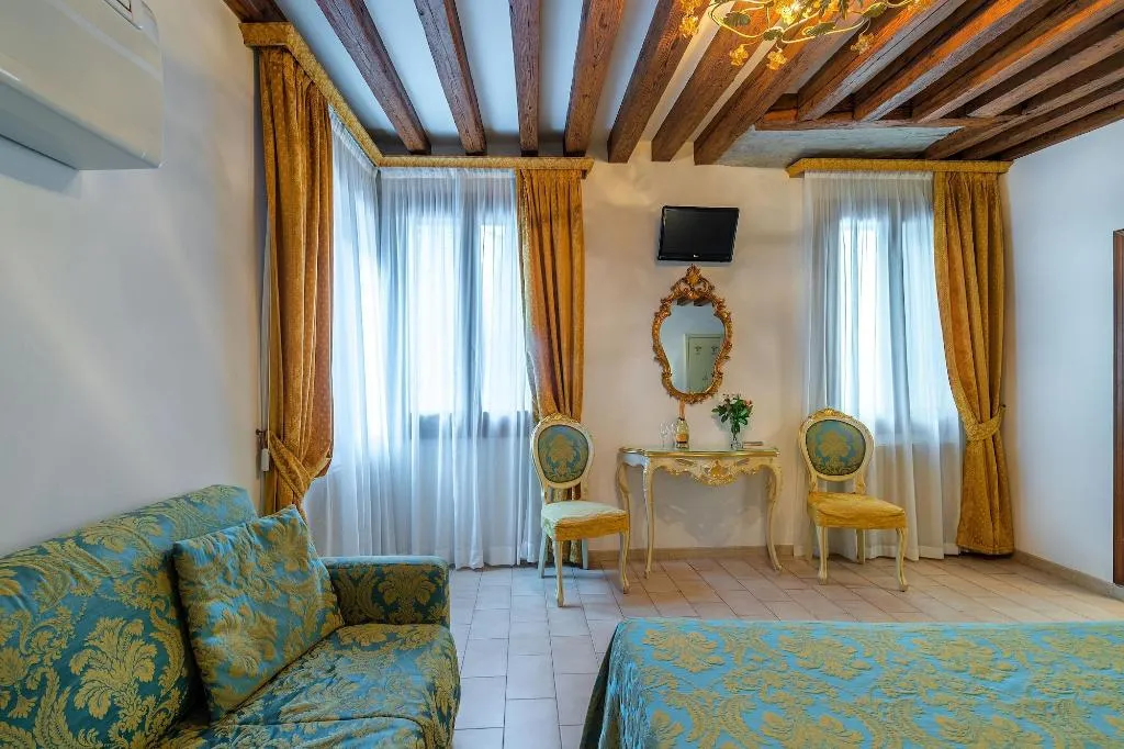 Room, Hotel Al Vagon, Venice