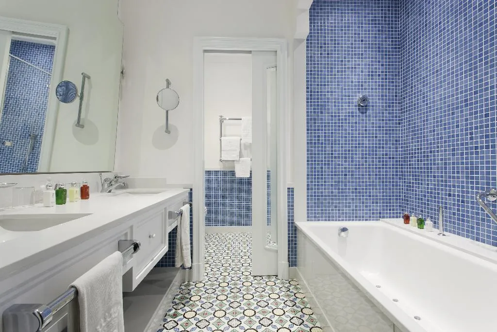 SUITE WITH JACUZZI WITH VIEWS Room, Grand Hotel Ambasciatori, Naples