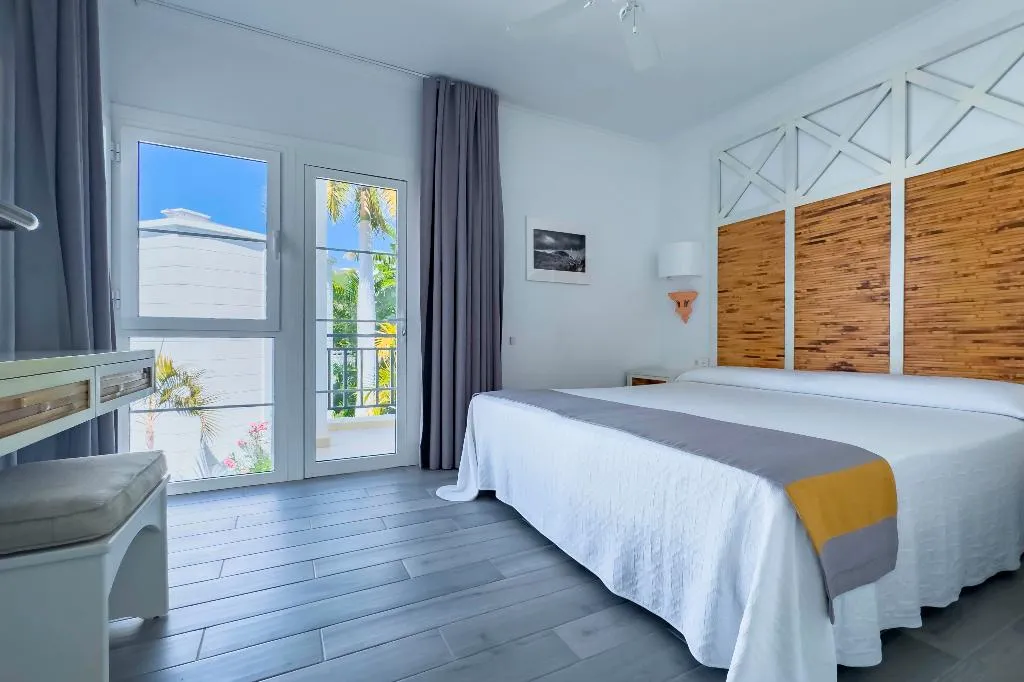 Room, Parque del Sol, Tenerife