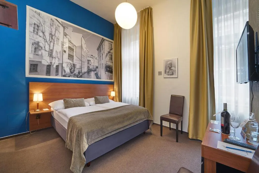 SINGLE STANDARD Room, Metropolitan Old Town - Czech Leading Hotels, Prague
