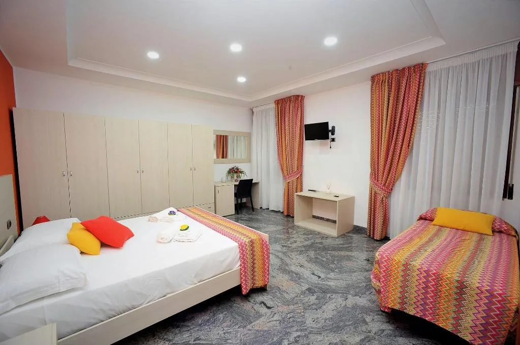 Room, B&B Cornelia, Naples