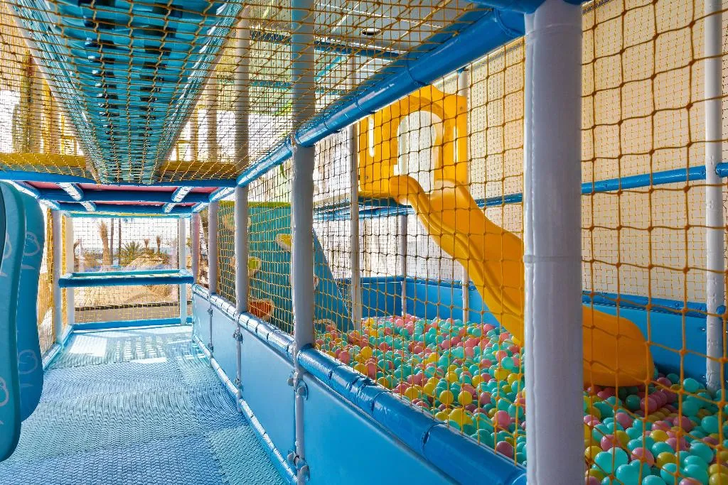 Sports and Entertainment, Best Tritón, Costa Del Sol
