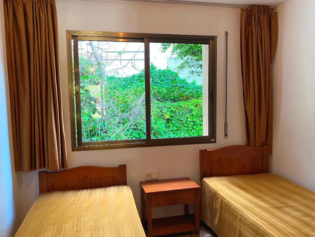 Room, Llenguadets, Costa Dorada