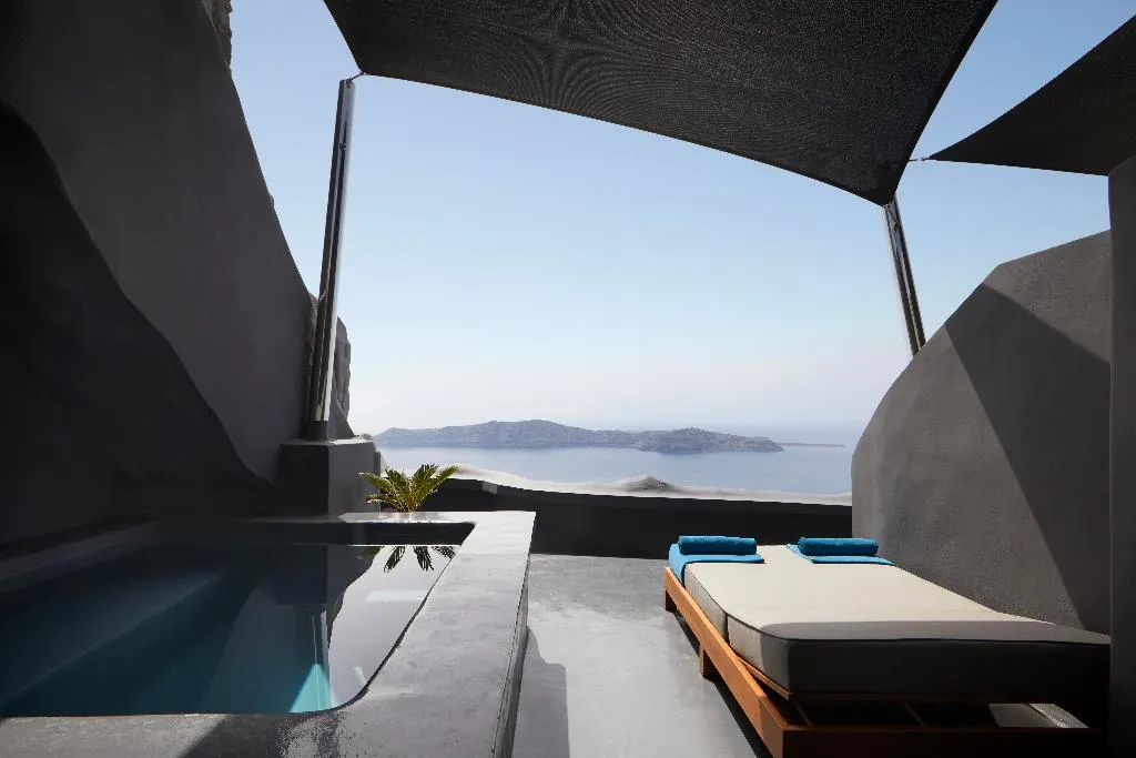 SUITE WITH PRIVATE POOL Room, Kivotos Santorini, Santorini
