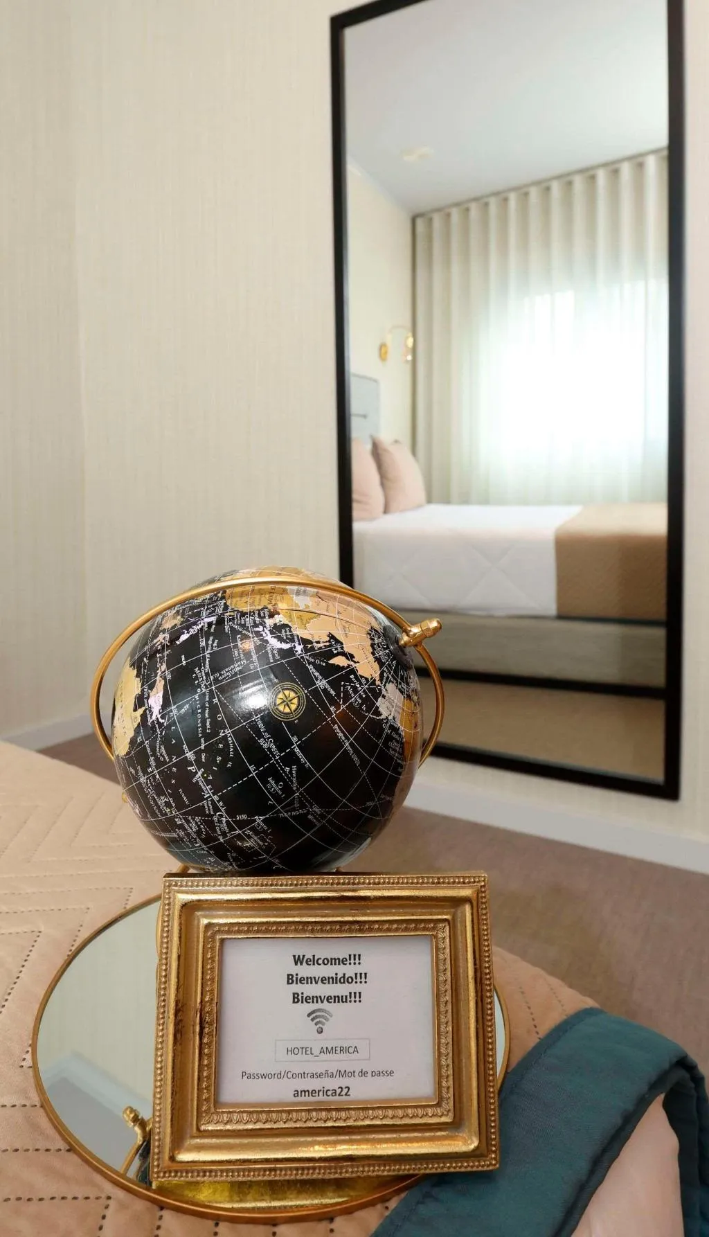 Room, America, Porto