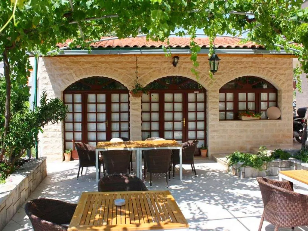 APARTMENT CAPACITY 5 Room, Olga, Split