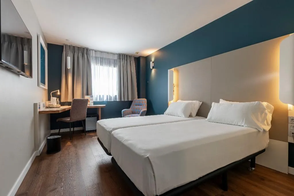 TWIN STANDARD Room, Travelodge Malaga Aeropuerto, Costa Del Sol