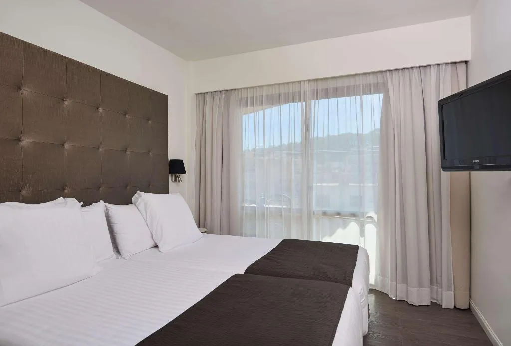 FAMILY ROOM STANDARD Room, Melia Palma Marina, Majorca