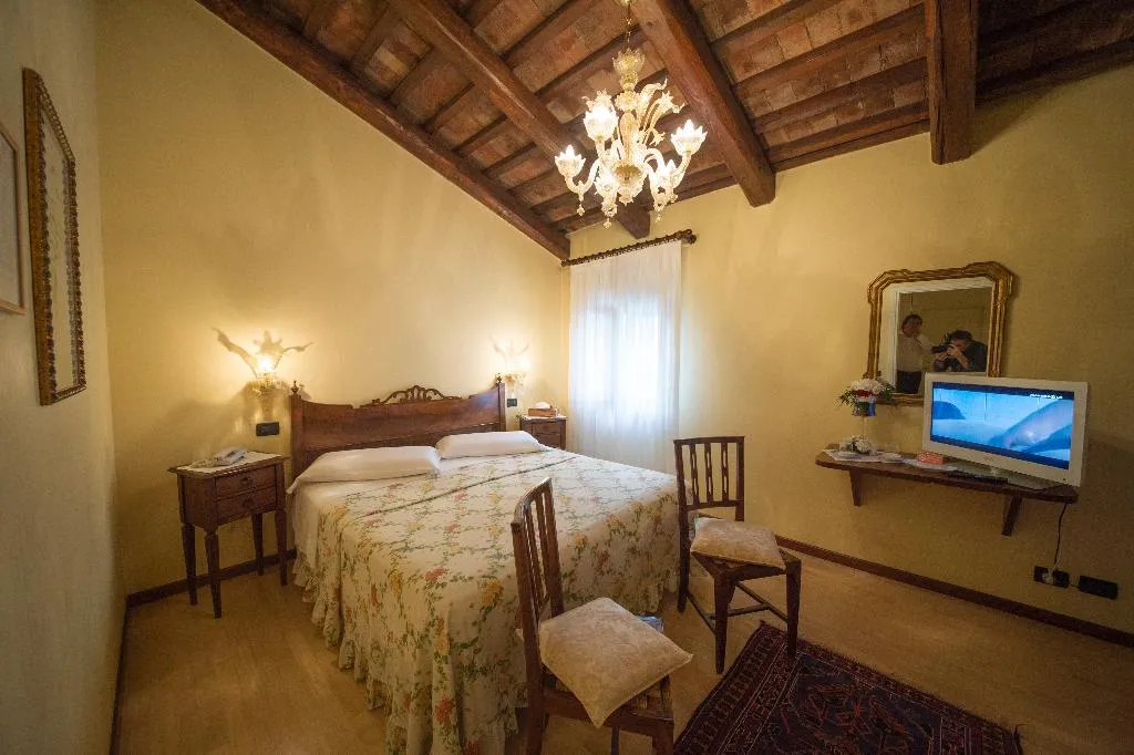 Double or Twin SUPERIOR GARDEN VIEW Room, Hotel La Rescossa, Venice