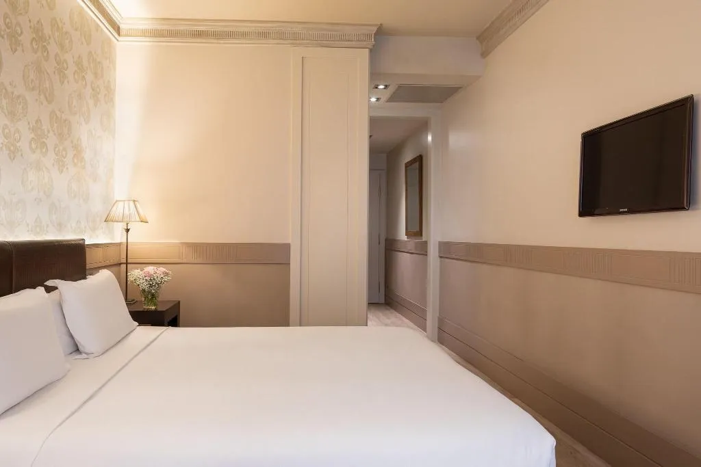 DOUBLE STANDARD Room, Duquesa de Cardona, Barcelona