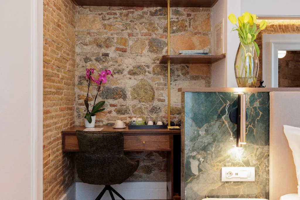 SUITE WITH JACUZZI Room, La Divina, Athens