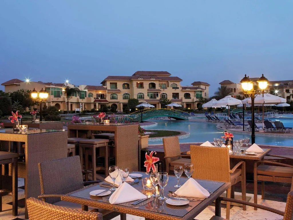 Restaurant, Movenpick Cairo Media City, Cairo