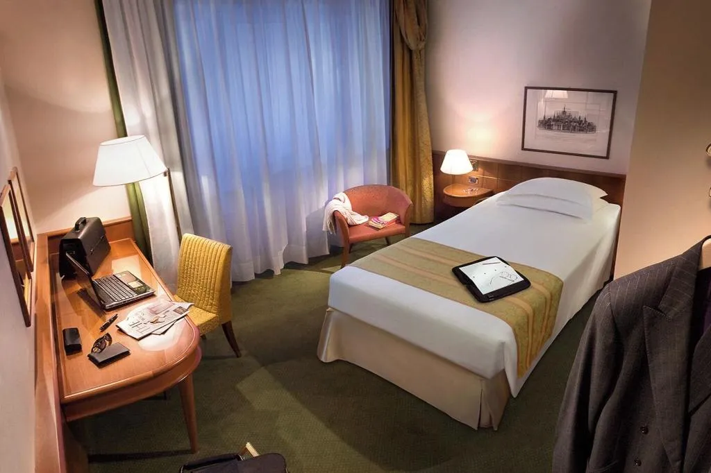 TWIN CLASSIC Room, Cavour, Milan