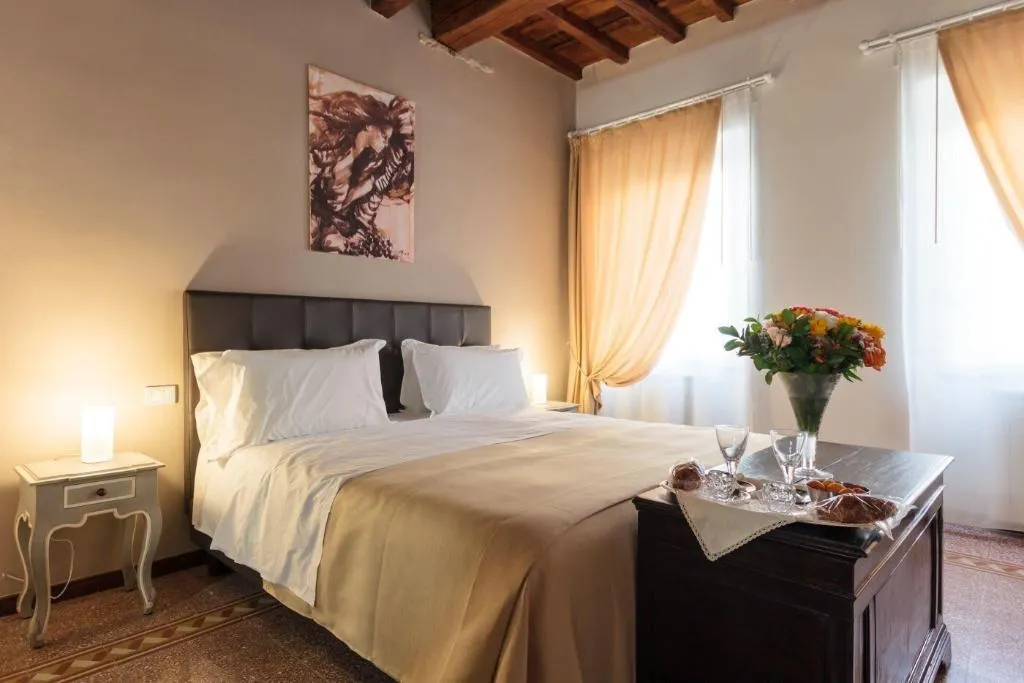 Room, Canto Dei Servi, Florence