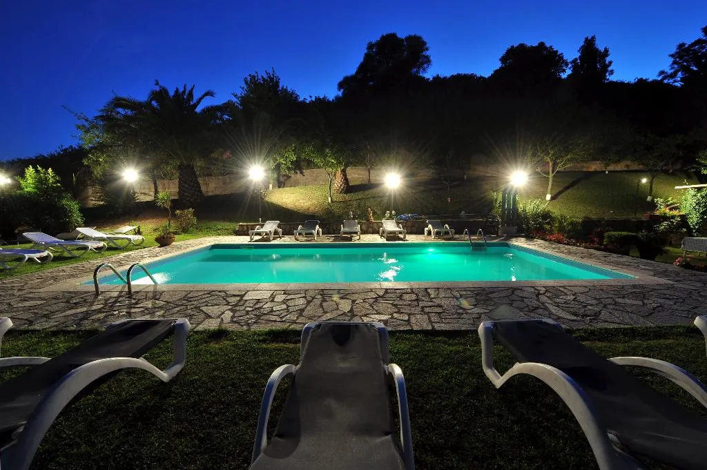 Pool, O Sole Mio, Naples