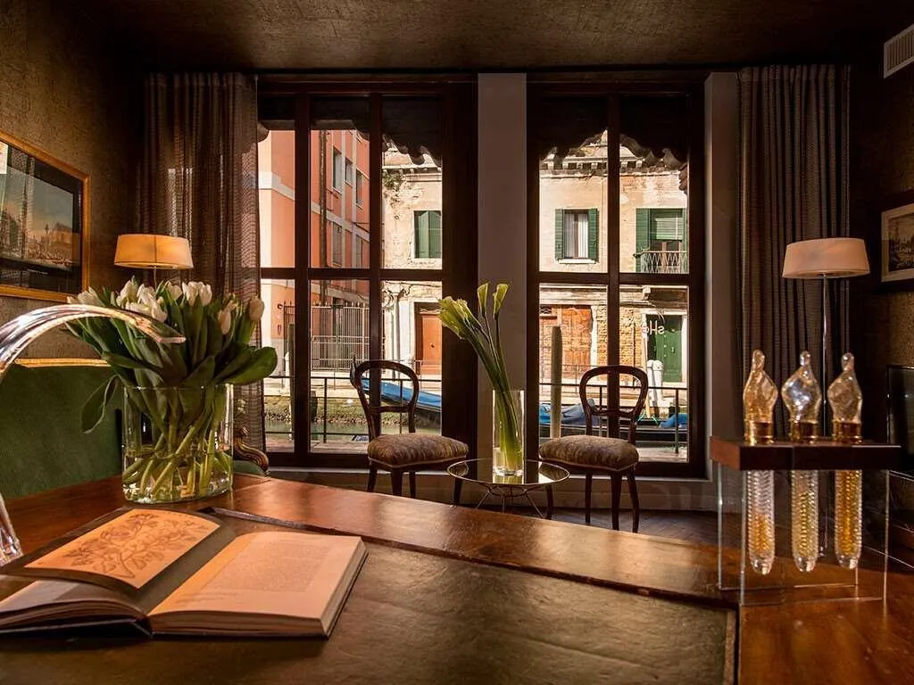 Bar, Sonder Salute Palace, Venice