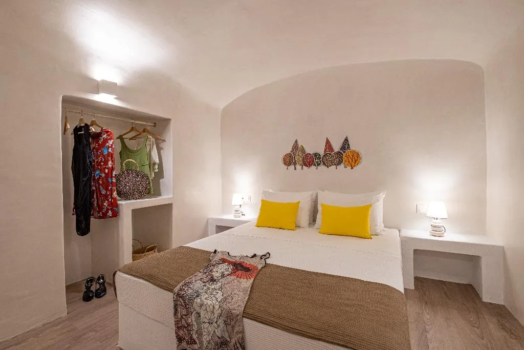 HOUSE TWO BEDROOMS TWO BATHROOMS Room, White Orchid Cave House & Studio, Santorini