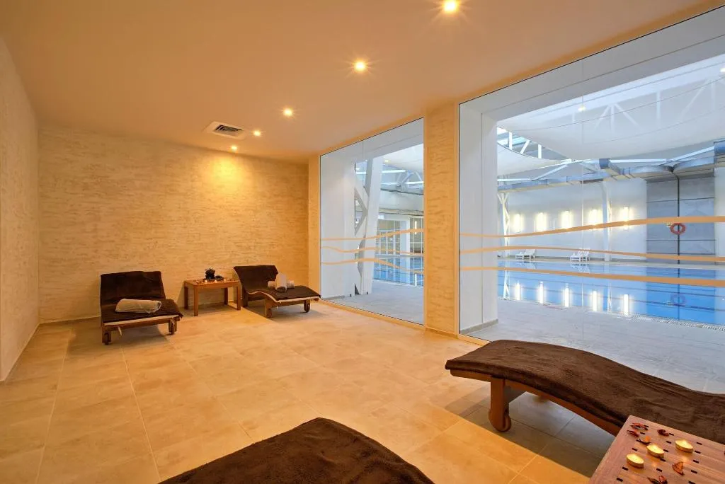 Sports and Entertainment, Hotel Globus - Half Board, Bourgas