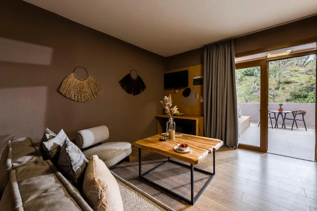 SUITE MOUNTAIN VIEW Room, Avaton Suites & Villas, Skiathos